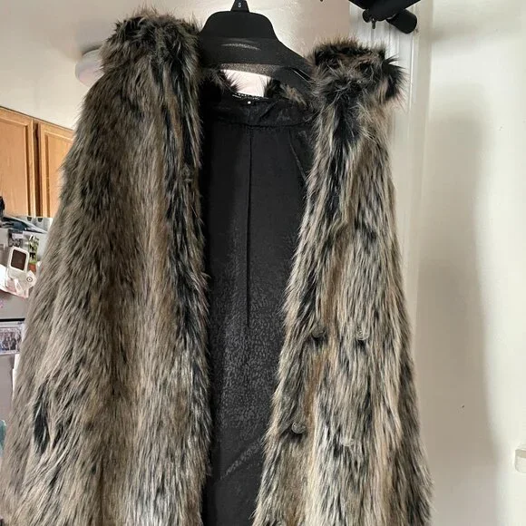 SpiritHoods Classic Grey Wolf Faux Fur Coat (Sz: Small)